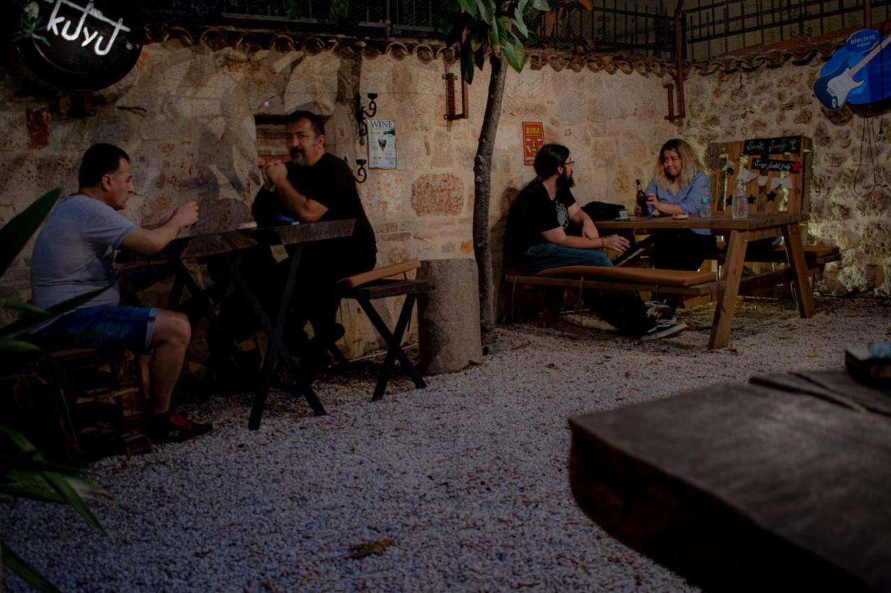 Kuyu Beergarden Hostel Antalya Exteriör bild