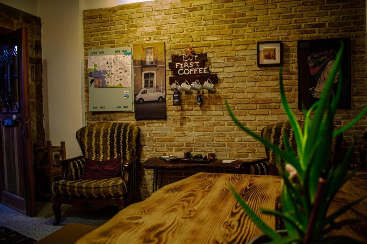 Kuyu Beergarden Hostel Antalya Exteriör bild
