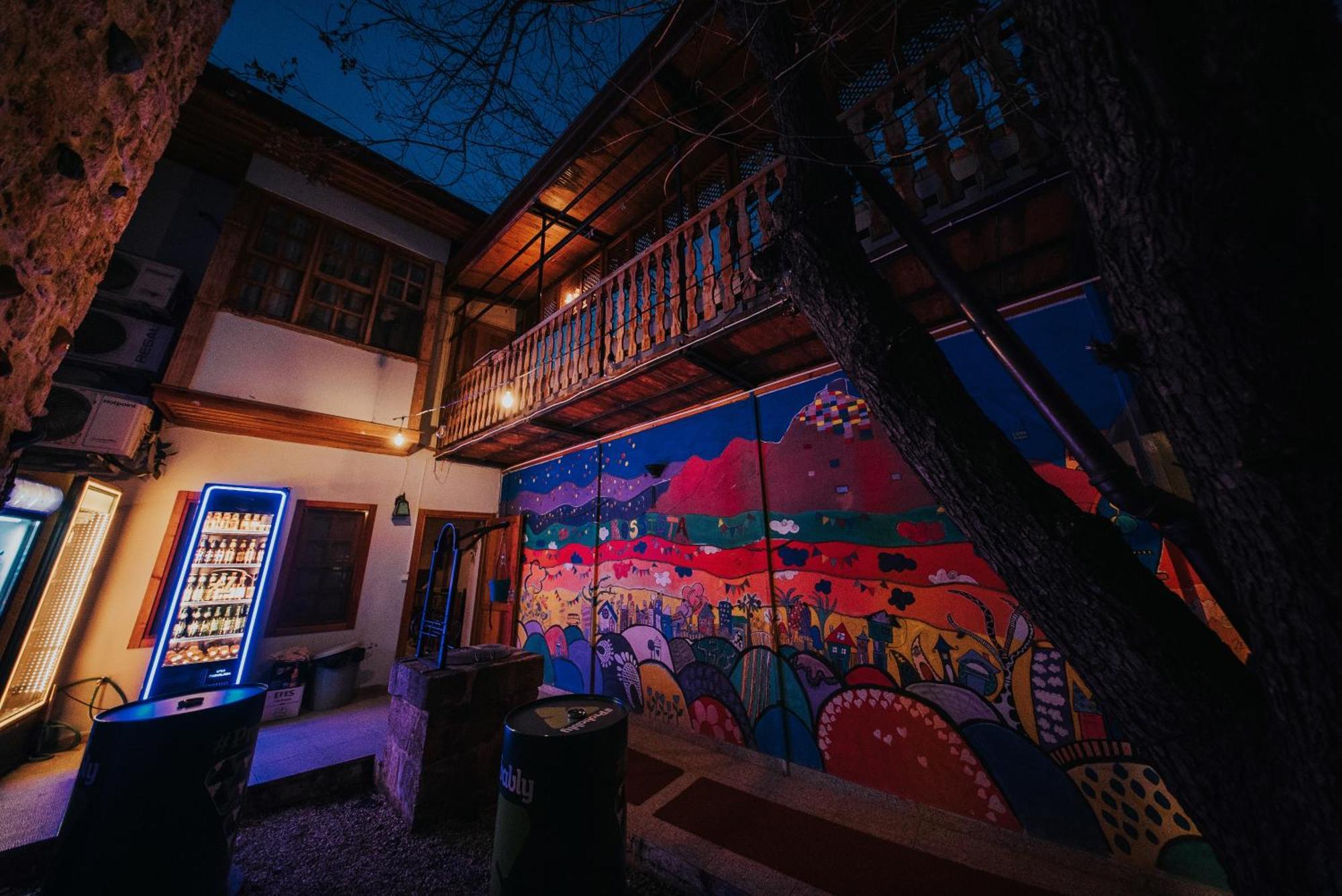 Kuyu Beergarden Hostel Antalya Exteriör bild