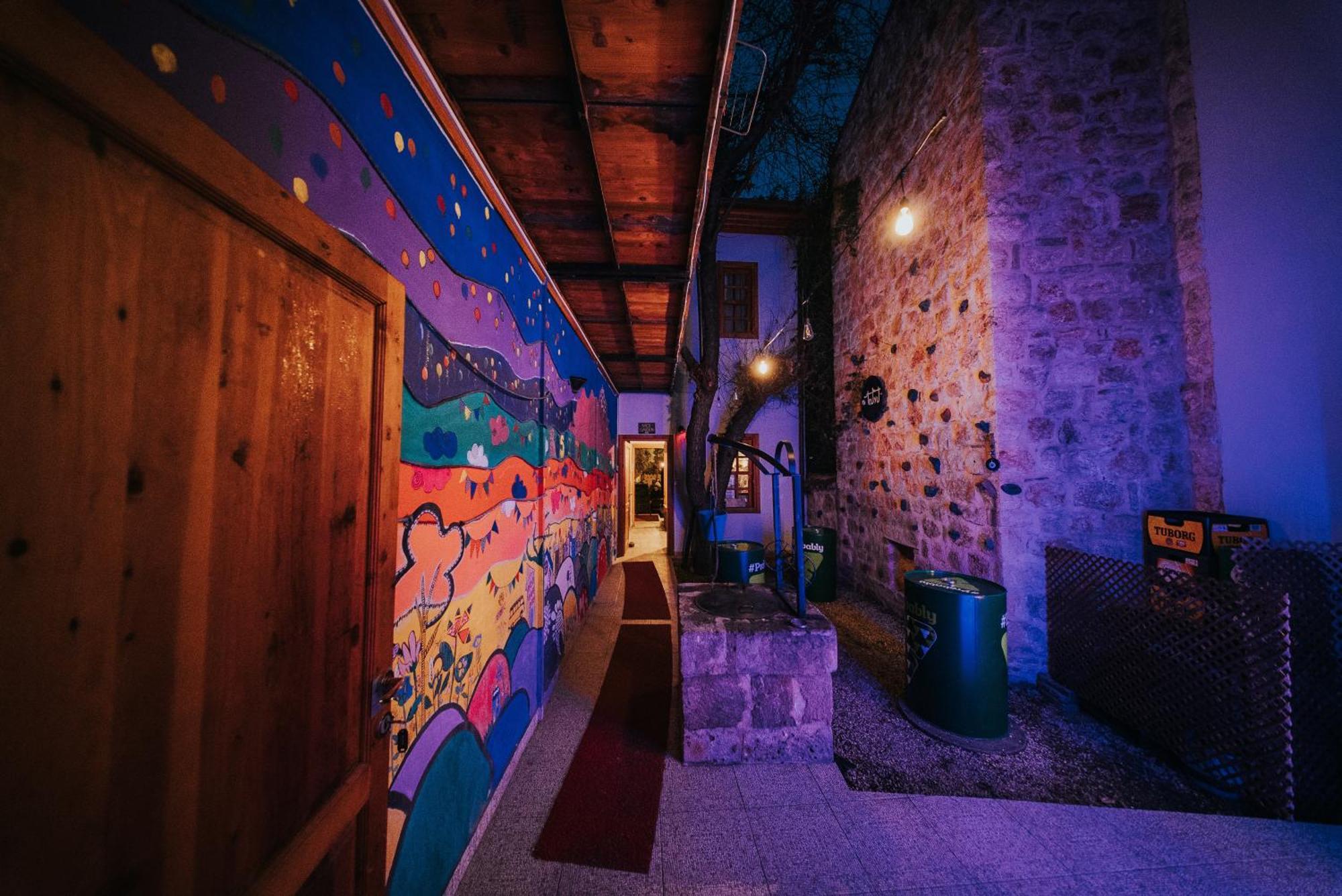 Kuyu Beergarden Hostel Antalya Exteriör bild